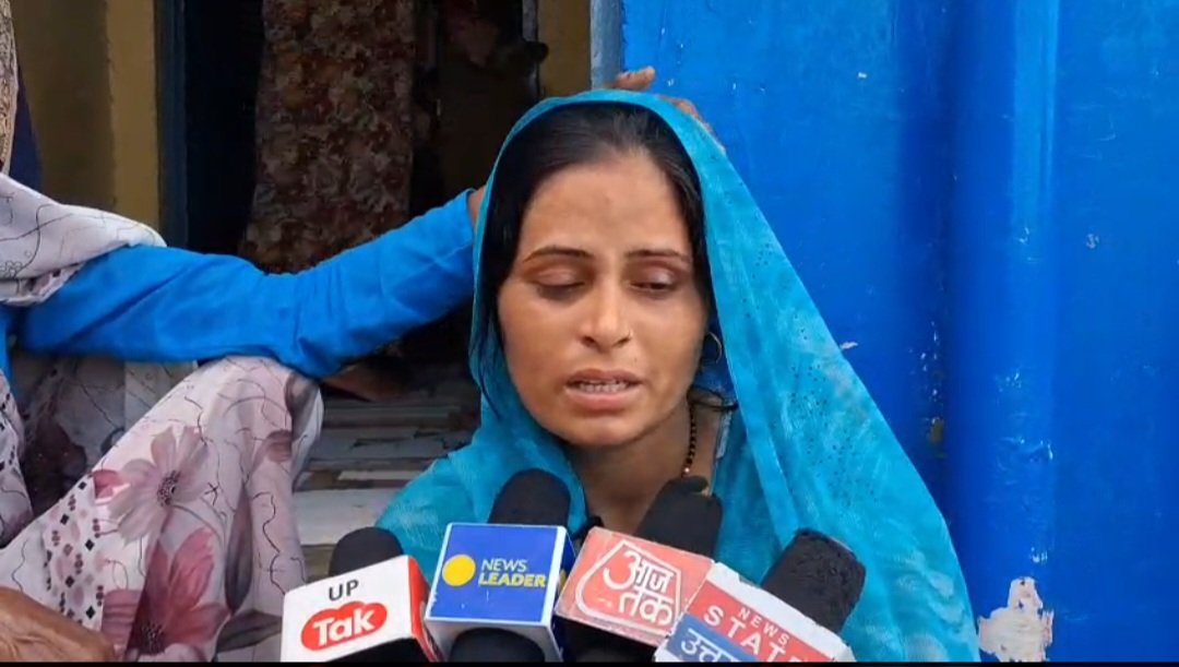 पति के लापता होने की जानकारी देती पत्नी रचना