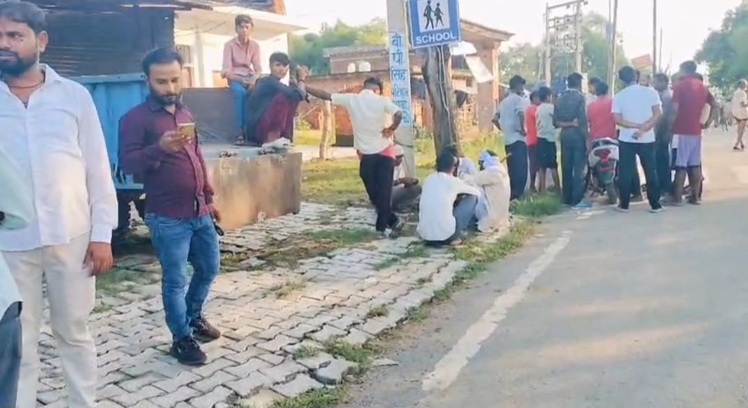 तेज रफ्तार ट्रक ने बाइक सवार बुजुर्ग को कुचला, मौके पर दर्दनाक मौत
