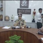 उरई पुलिस कार्यालय का वार्षिक निरीक्षण करती ADG अनुपम कुलश्रेष्ठ