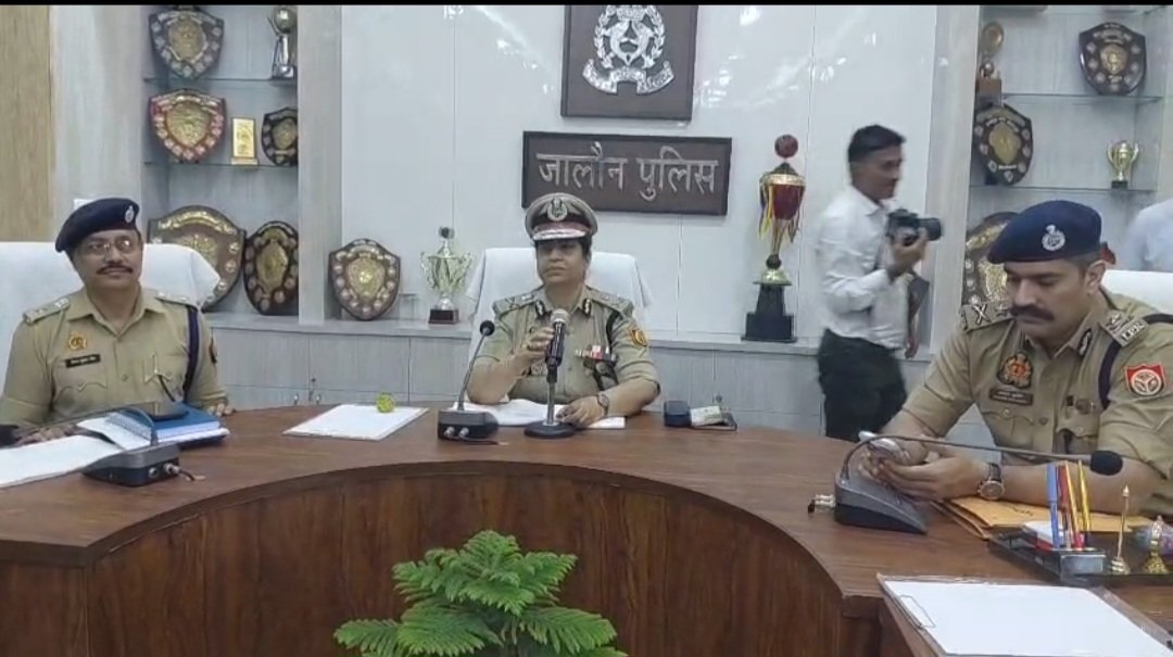 ADG अनुपम कुलश्रेष्ठ का जालौन में वार्षिक रियलिटी चेक, क्राइम कंट्रोल पर SP टीम की सराहना