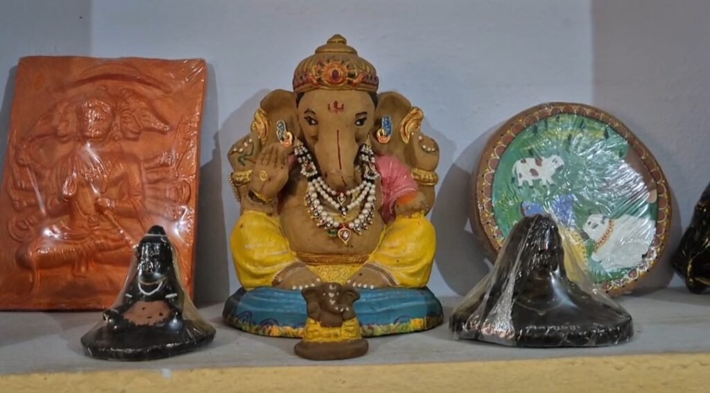 गौ-निर्मित उत्पाद