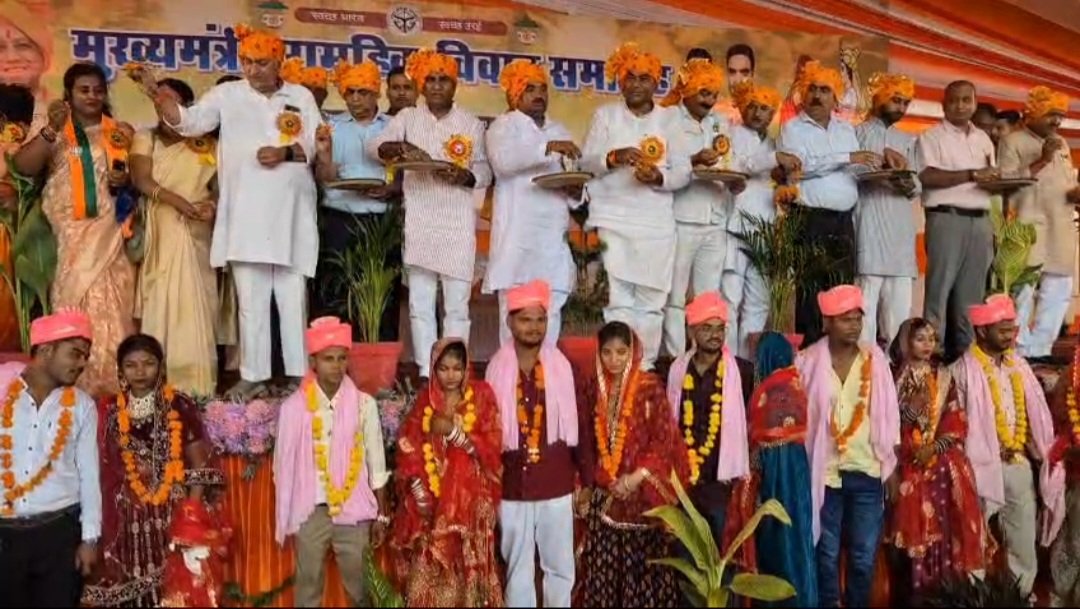 मुख्यमंत्री सामूहिक विवाह समारोह में 714 जोड़ों ने थामा एक-दूजे का हाथ