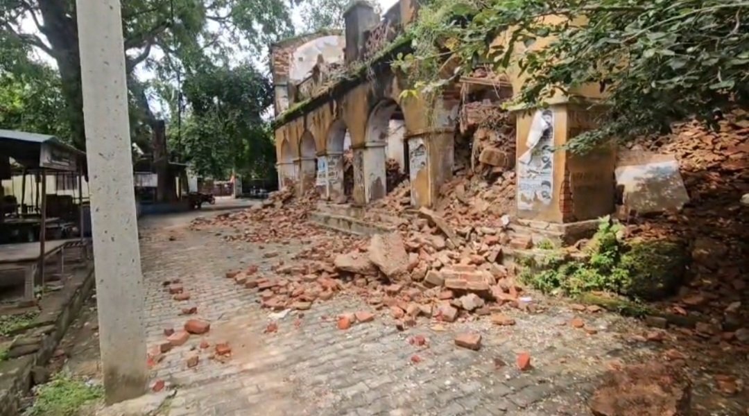 बारिश के कहर से 200 साल पुराना ऐतिहासिक ताईबाई महल धराशायी