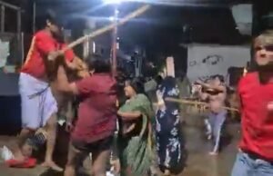 पहलवान बाड़ा में दो पक्षों की लाठी-डंडों से मारपीट का वायरल वीडियो