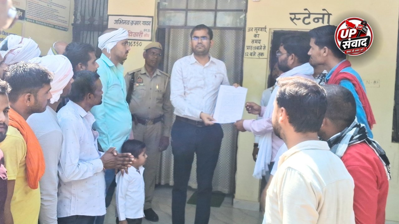 4 दिन से बिजली गुल, ट्रांसफार्मर न लगने पर SDM कार्यालय पहुंचा ग्रामीणों का गुस्सा