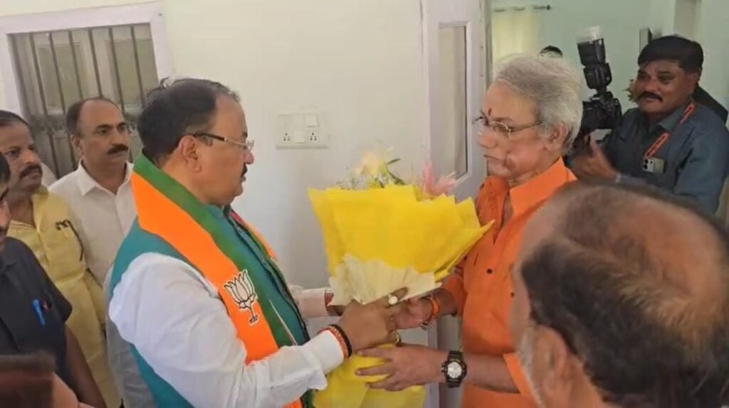 जालौन के उरई स्थित जागृति होटल में एमएलसी चुनाव को लेकर भाजपा संगठन की समीक्षा बैठक।