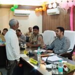 अमेठी में पिंक समाधान दिवस: चार तहसीलों में 141 शिकायतें, 22 का मौके पर निस्तारण अमेठी की गौरीगंज तहसील में पिंक समाधान दिवस के दौरान फरियादियों की शिकायतें सुनते जिलाधिकारी शशांक चौधरी।
