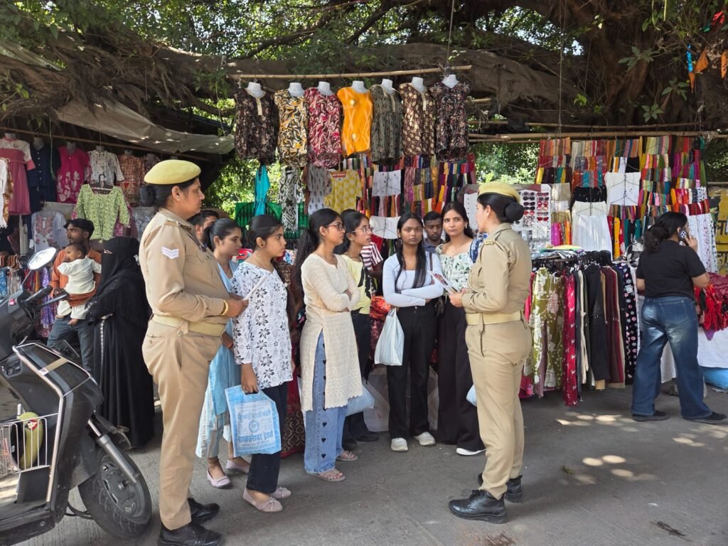 बरेली के भोजीपुरा थाना क्षेत्र के बिल्वा गांव में मिशन शक्ति फेज-6.0 के तहत महिला एवं बाल सुरक्षा जागरूकता कार्यक्रम आयोजित करते पुलिस और महिला कल्याण विभाग की टीमें।