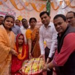 सेवा संकल्प अभियान के तहत सेवा सेतु कार्यक्रम आयोजित, पात्र लाभार्थियों का कराया पंजीकरण नवाबगंज विकासखंड परिसर में आयोजित सेवा सेतु कार्यक्रम में सरकारी योजनाओं की जानकारी लेते ग्रामीण।