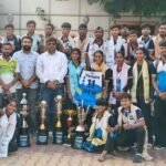 तिरुपति से लौटी यूपी डायमंड बॉल टीम का आगरा कैंट पर भव्य स्वागत फूल-मालाओं से खिलाड़ियों का स्वागत करते डायमंड बॉल एसोसिएशन पदाधिकारी