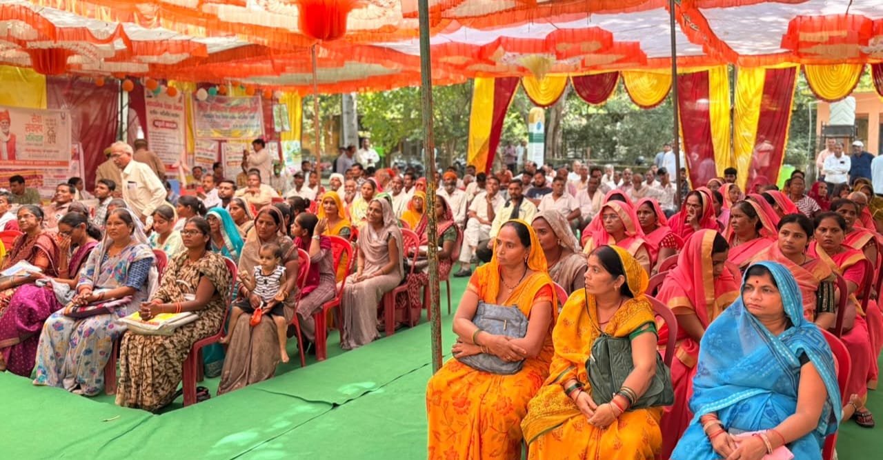 नदीगांव ब्लॉक में बहुउद्देशीय सेवा शिविर, लाभार्थियों को बांटे प्रमाण पत्र