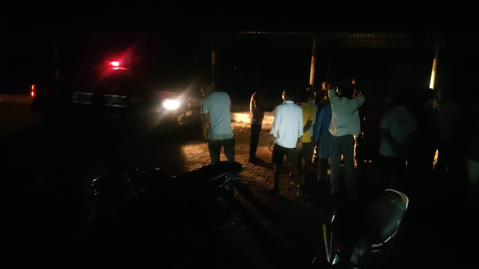 जालौन में पुलिस चौकी से 100 मीटर दूर दंपती से तमंचे के बल पर लूट