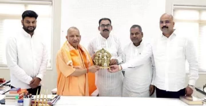 नानपारा विधायक रामनिवास वर्मा ने मुख्यमंत्री योगी आदित्यनाथ से की मुलाकात