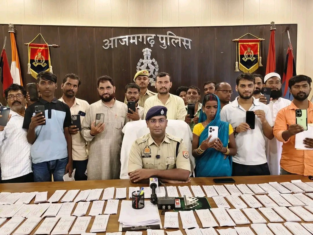 आजमगढ़ पुलिस ने 61 लाख के 265 मोबाइल बरामद कर मालिकों को सौंपा