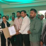लेखपाल संघ ने तहसील दिवस का किया बहिष्कार, मिहींपुरवा में धरना-प्रदर्शन मिहींपुरवा तहसील में मांगों को लेकर एसडीएम को ज्ञापन देते लेखपाल संघ के पदाधिकारी और सदस्य