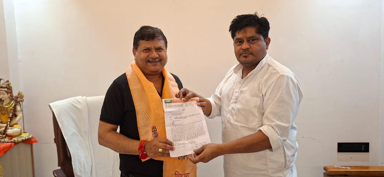 नगर विकास मंत्री से मिले भाजपा नेता रवि गुप्ता, संपूर्णानगर, मझगईं और बांकेगंज को नगर पंचायत बनाने का सौंपा ज्ञापन