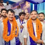 पंकज कुमार का माल्यार्पण कर स्वागत करते बसपा नेता और कार्यकर्ता