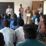 ब्रेकिंग आजमगढ़: डिजिटल अरेस्ट, फर्जी प्रोफाइल और निवेश ठगी से बचाव के लिए छात्रों को किया जागरूक रानी की सराय के पूर्वांचल पीजी कॉलेज में विद्यार्थियों को साइबर अपराधों से बचाव के प्रति जागरूक करती पुलिस टीम।