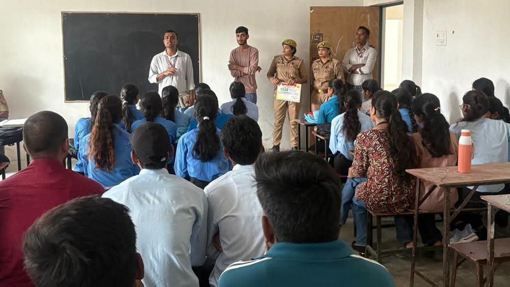 ब्रेकिंग आजमगढ़: डिजिटल अरेस्ट, फर्जी प्रोफाइल और निवेश ठगी से बचाव के लिए छात्रों को किया जागरूक