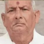 आजमगढ़ में करंट लगने से बुजुर्ग की मौत, JE समेत तीन पर केस चकमाली गांव में बिजली का खंभा, जहां करंट उतरने की घटना बताई गई।