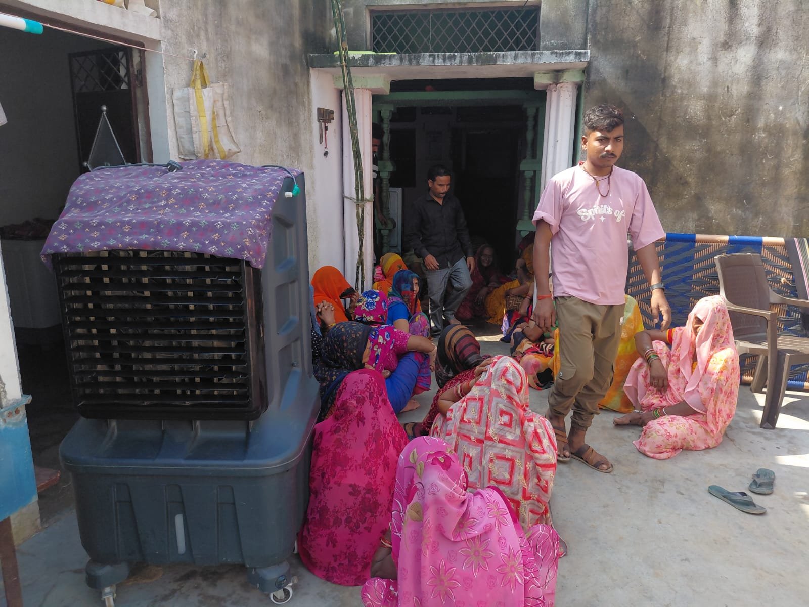 जालौन में 28 वर्षीय युवक ने टीनशेड से फांसी लगाकर दी जान