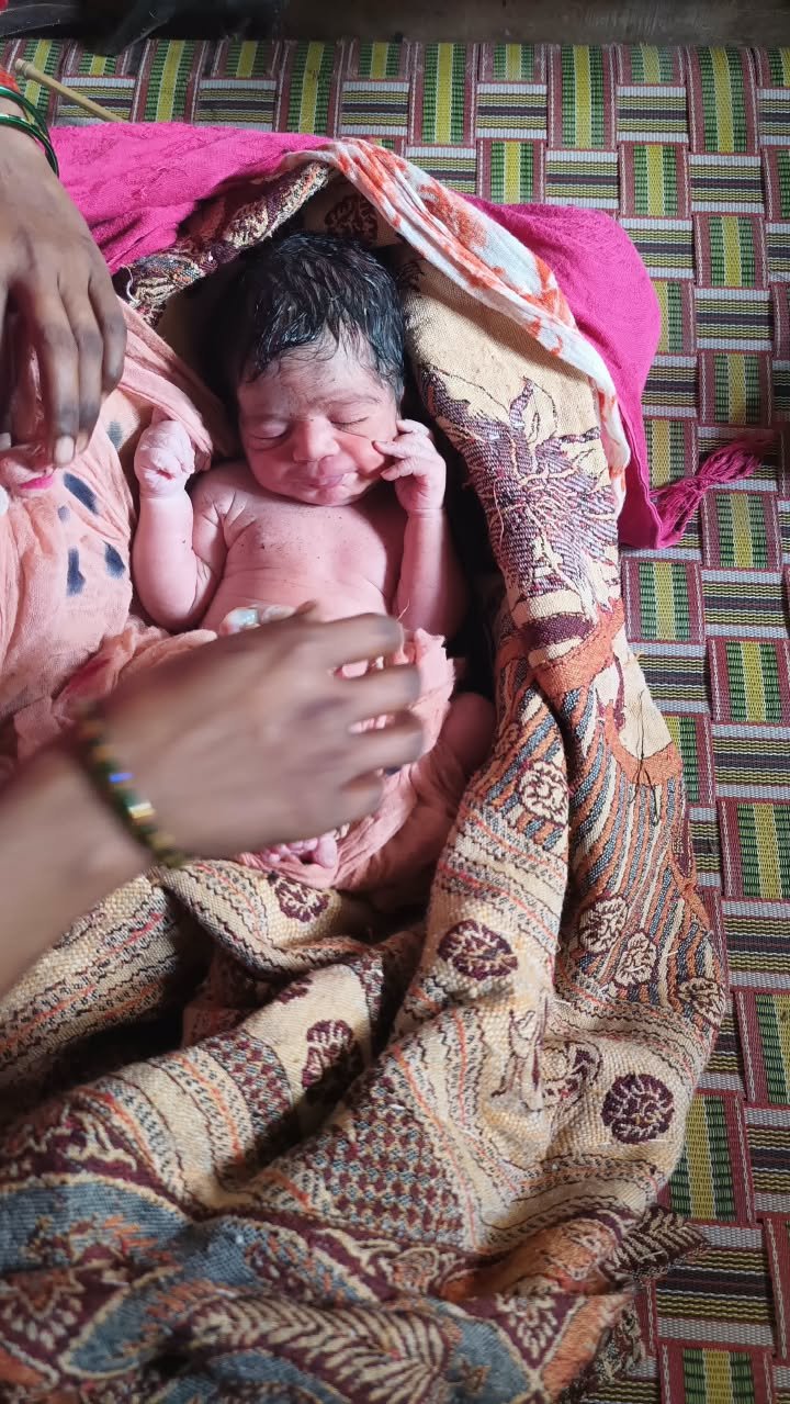 बरेली में गन्ने के खेत में पानी के बीच मिला नवजात, ग्रामीण ने सुरक्षित निकालकर बचाई जान