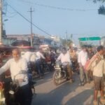 पयागपुर में ई-रिक्शा और टेंपो का कब्जा, चौराहों पर बिगड़ी यातायात व्यवस्था पयागपुर बस स्टॉप चौराहे पर सड़क किनारे खड़े ई-रिक्शा और टेंपो