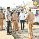पीलीभीत में रामलीला कमेटी का विवाद खूनी संघर्ष में बदला, फायरिंग में तीन की मौत; एक गंभीर घायल पीलीभीत के अमरिया थाना क्षेत्र में रामलीला कमेटी के विवाद के बाद घटनास्थल पर जांच करती पुलिस।