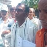 लखीमपुर खीरी में इंडियन बैंक से जुड़ा बड़ा मामला, बीसी संचालक पर करोड़ों रुपये लेकर फरार होने का आरोप लखीमपुर खीरी के नकहा ब्लॉक स्थित सहजनी गांव के मजरा झंडी में इंडियन बैंक से जुड़े कथित वित्तीय मामले का प्रतीकात्मक दृश्य।