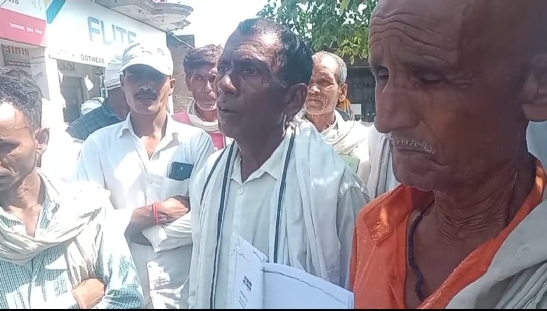 लखीमपुर खीरी के नकहा ब्लॉक स्थित सहजनी गांव के मजरा झंडी में इंडियन बैंक से जुड़े कथित वित्तीय मामले का प्रतीकात्मक दृश्य।