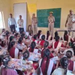 बदायूं में मिशन शक्ति फेज-6.0 के तहत महिला चौपाल, महिलाओं और बालिकाओं को सुरक्षा के प्रति किया जागरूक बदायूं के हजरतपुर स्थित जैतपाल अनीता देवी इंटर कॉलेज में मिशन शक्ति फेज-6.0 के तहत महिलाओं और बालिकाओं को जागरूक करती पुलिस टीम।