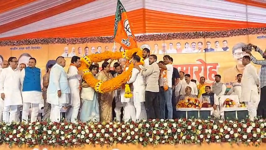 यूपी की सियासत में बड़ा उलटफेर! सपा के तीन विधायक भाजपा में शामिल, राकेश प्रताप सिंह, अभय सिंह और विनोद चतुर्वेदी ने थामा कमल