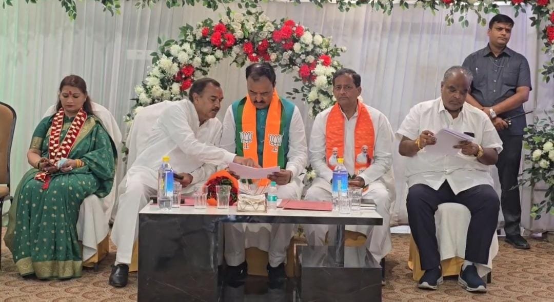 जालौन पहुंचे डिप्टी सीएम केशव प्रसाद मौर्य, एमएलसी चुनाव को लेकर संगठन की बैठक में मंथन