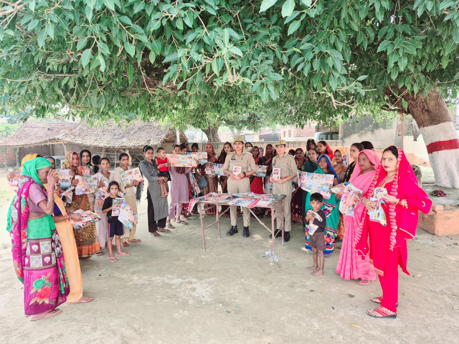 बदायूं: हजरतपुर में मिशन शक्ति के तहत महिला चौपाल, महिलाओं और बालिकाओं को किया जागरूक