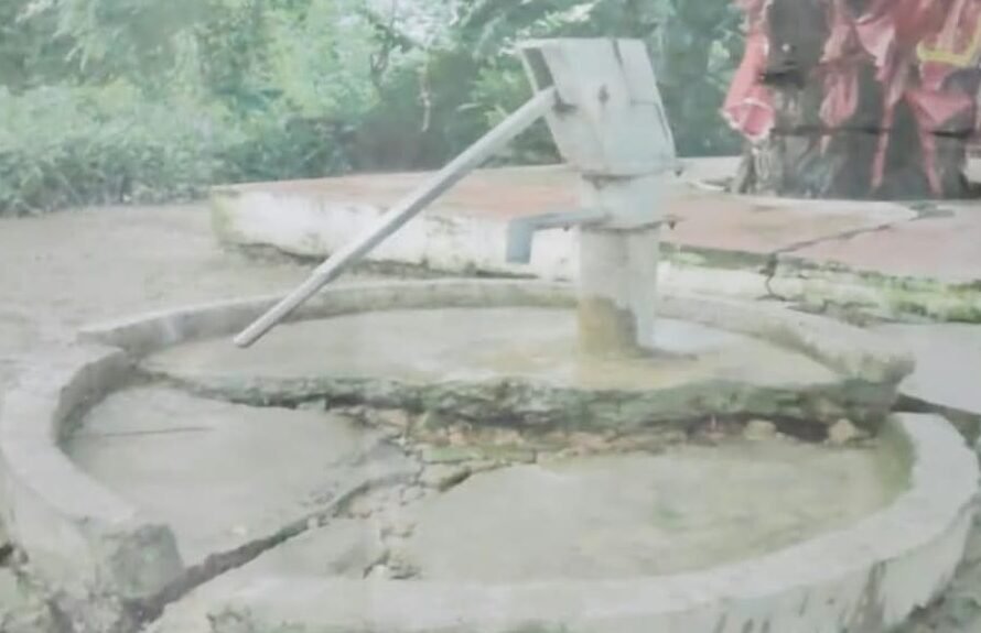 बरेली: हैंडपंप मरम्मत और चबूतरा निर्माण के नाम पर भुगतान, मौके पर जर्जर हालत देख उठे सवाल