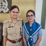 आगरा में मिशन शक्ति अभियान के तहत कक्षा 10 की छात्रा रिजा समीर ACP सदर की भूमिका निभाते हुए जनसुनवाई करती हुईं।