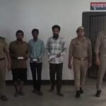बरेली: भुता पुलिस ने 450 ग्राम अफीम और अवैध तमंचे के साथ तीन आरोपियों को किया गिरफ्तार बरेली के भुता थाना पुलिस द्वारा अवैध अफीम और तमंचे की बरामदगी के मामले में गिरफ्तार किए गए तीन आरोपी।