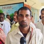 फतेहाबाद तहसील में एसडीएम स्वाति शर्मा को प्रार्थना पत्र सौंपकर न्याय की गुहार लगाती पीड़ित महिला
