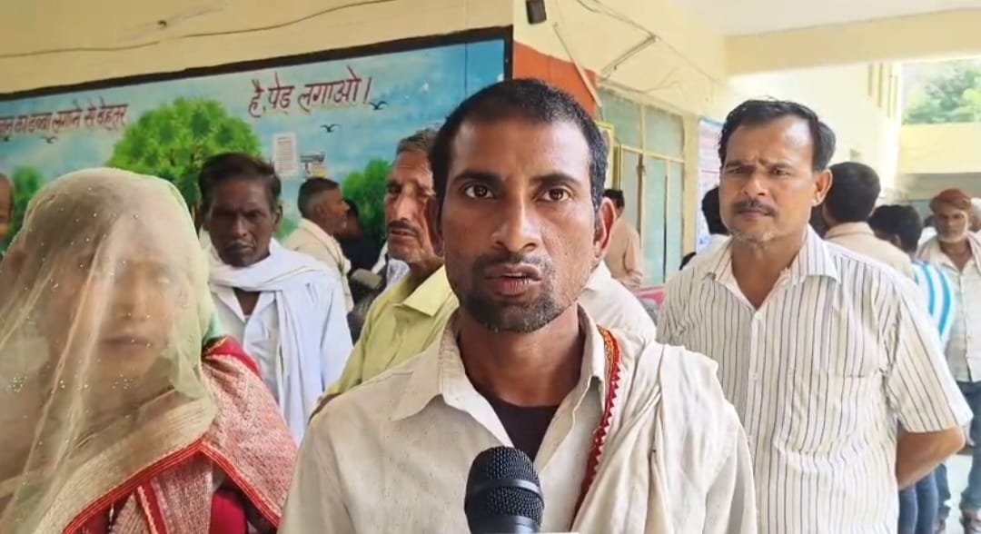 ‘कागजों में मेरे दो कमरे और बाउंड्रीवाल हैं तो मुझे दिलवा दो’: फतेहाबाद में पक्के मकान के लिए तड़पती महिला की एसडीएम से गुहार