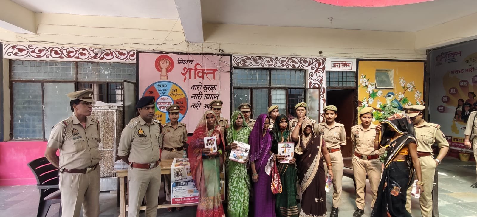 फतेहाबाद तहसील में संपूर्ण समाधान दिवस पर लगी पिंक हेल्प डेस्क, महिलाओं को दी गई सुरक्षा की जानकारी
