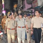 बदायूं में त्योहारों को लेकर प्रशासन अलर्ट, डीएम और एसएसपी ने किया पैदल गश्त बदायूं में त्योहारों के मद्देनजर पैदल गश्त कर सुरक्षा व्यवस्था का जायजा लेते जिलाधिकारी और वरिष्ठ पुलिस अधीक्षक।