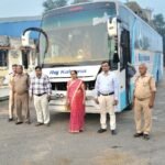 जालौन के आटा थाना क्षेत्र में परिवहन विभाग की कार्रवाई के दौरान पकड़ी गई प्राइवेट स्लीपर बसें
