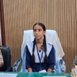 जालौन की कालपी कोतवाली में मिशन शक्ति फेज-6.0 के तहत एक दिन की प्रभारी निरीक्षक बनीं आठवीं की छात्रा आस्था बिश्नोई।
