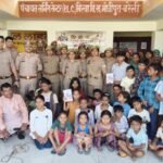 बरेली के भोजीपुरा थाना क्षेत्र के बिल्वा गांव में मिशन शक्ति फेज-6.0 के तहत महिला एवं बाल सुरक्षा जागरूकता कार्यक्रम आयोजित करते पुलिस और महिला कल्याण विभाग की टीमें।