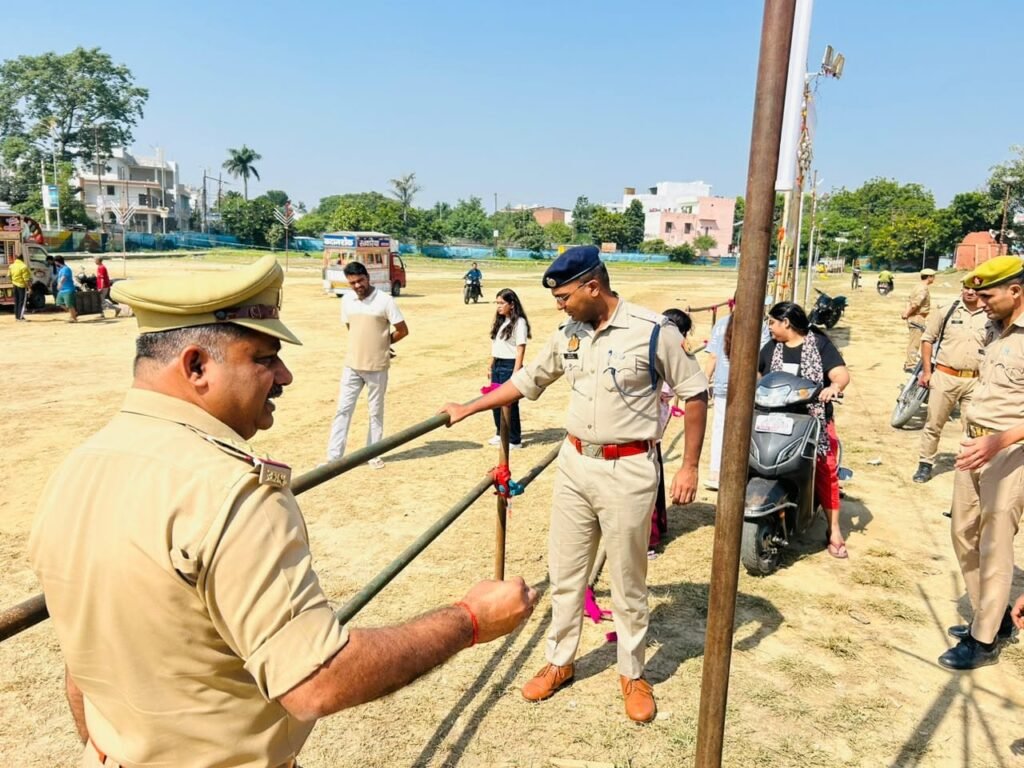 बरेली में एसपी सिटी चिराग जैन द्वारा रावण दहन स्थलों की सुरक्षा व्यवस्था का निरीक्षण