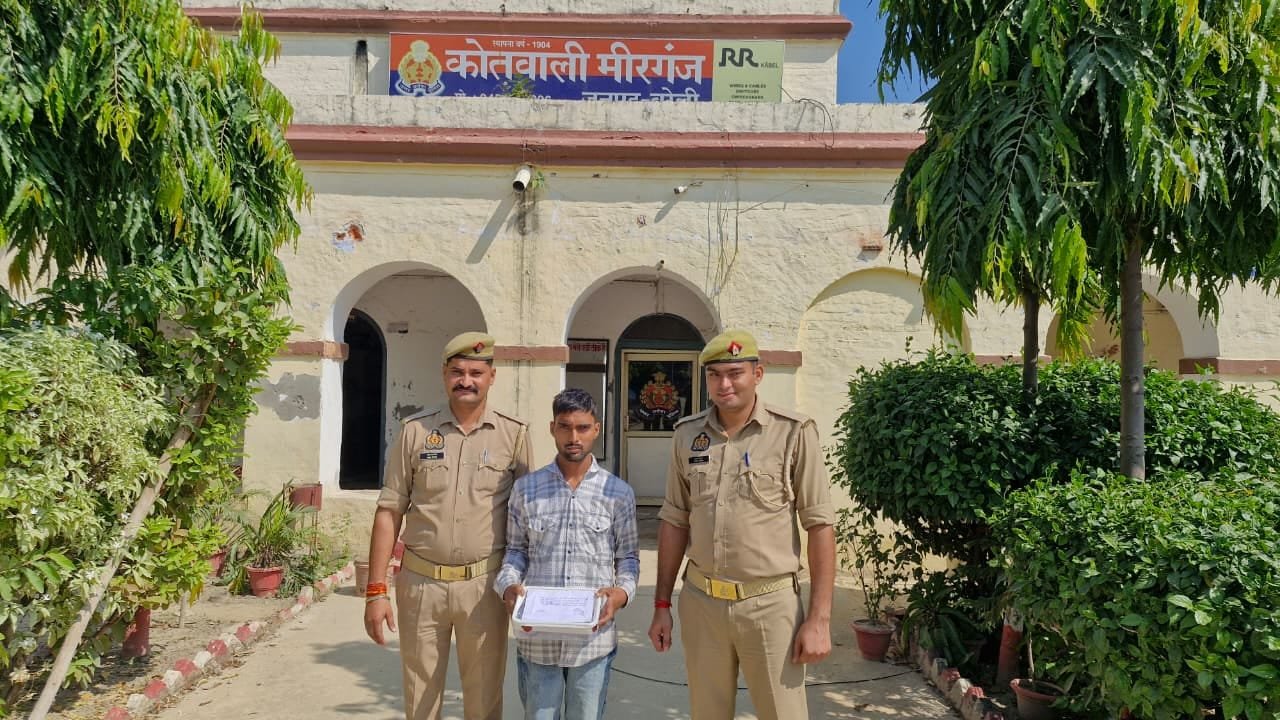 बरेली के मीरगंज थाना पुलिस द्वारा अवैध तमंचा और कारतूस के साथ युवक की गिरफ्तारी संबंधी कार्रवाई