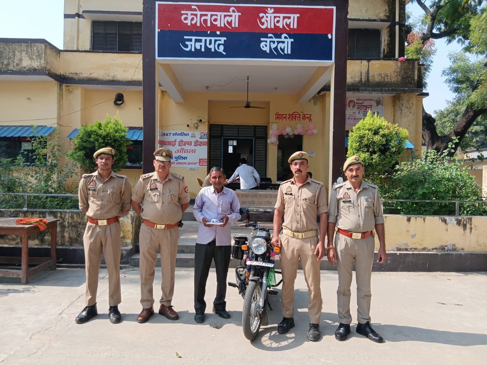 बरेली के आंवला थाने में 116 ग्राम अवैध चरस के साथ आरोपी की गिरफ्तारी के संबंध में पुलिस की कार्रवाई