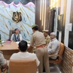 आगरा के फतेहपुर सीकरी थाने में मिशन शक्ति 6.0 के तहत एक दिन की थाना प्रभारी बनीं छात्रा दिव्यांशी गोयल