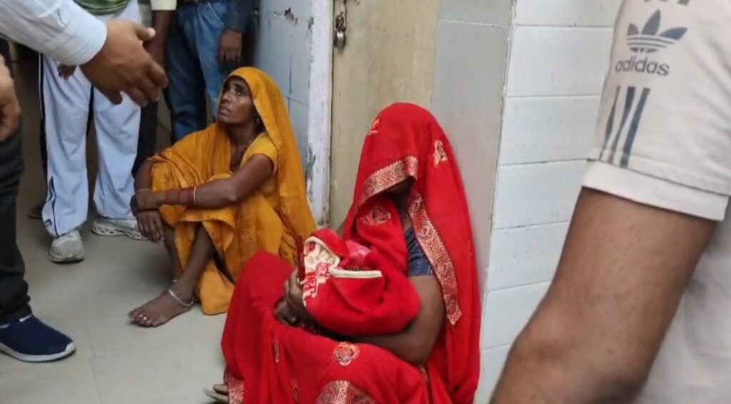 आगरा के फतेहाबाद सामुदायिक स्वास्थ्य केंद्र में नवजात बच्ची की मौत के मामले से संबंधित समाचार