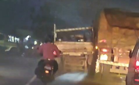 फतेहाबाद में बेकाबू ट्रेलर का कहर, दूध की पिकअप को 2 किमी तक घसीटा; एंबुलेंस और ऑटो में भी मारी टक्कर